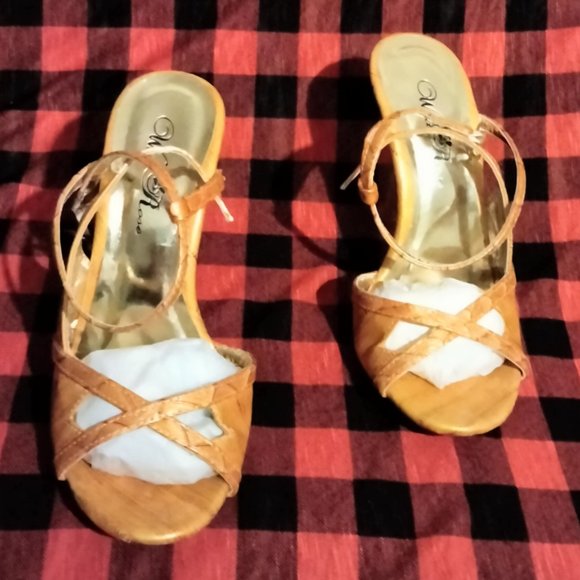 WILD ROSE Women Shoes Mustard Metallic High Heels Open Toe Size 6.5 - Picture 5 of 8